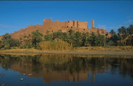 Kasbah mit Wasserspiegelung.jpg